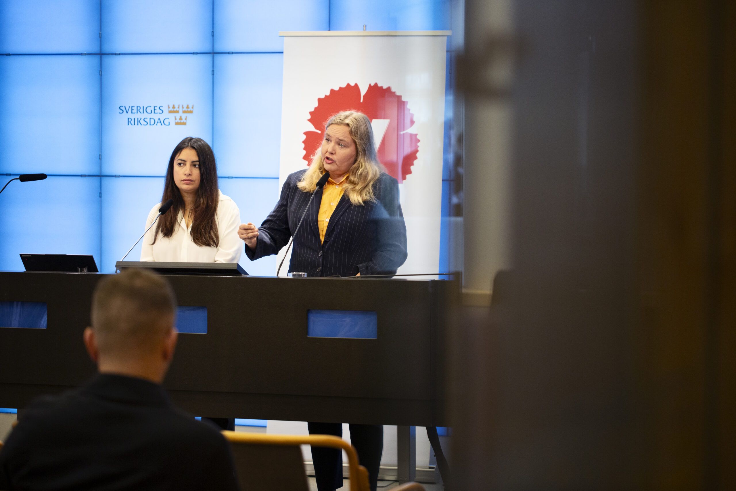 Nooshi Dadgostar och Ida Gabrielsson på en pressträff den 8 september, 2025. Foto: Agnes Stuber